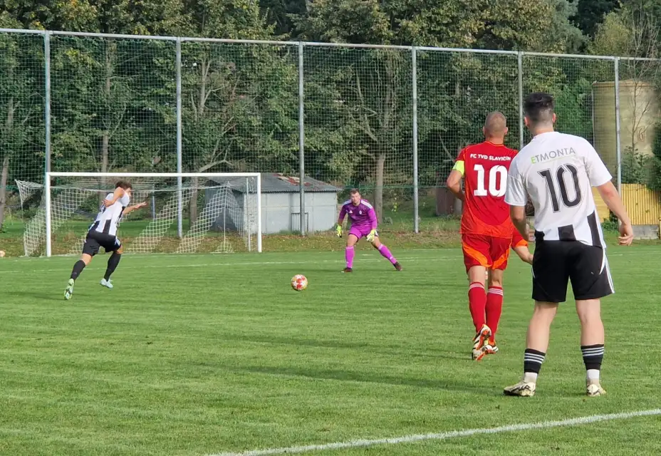 SFK ELKO Holešov A : FC TVD Slavičín 1:3 (0:1)