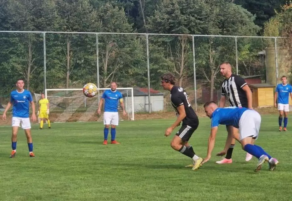 SFK ELKO Holešov A : SK Hranice 3:2 (1:1)