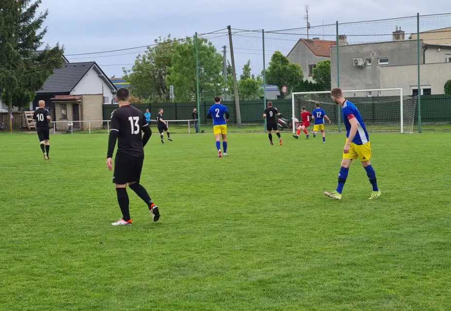 SFK ELKO Holešov B : SK Zlín 3:1 (3:1)