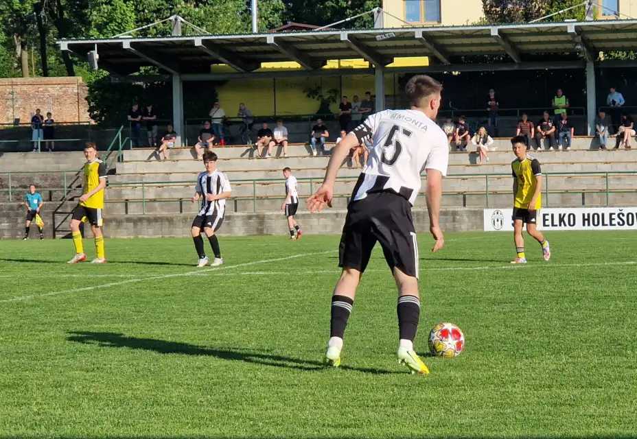 SFK ELKO Holešov A : FK Nové Sady
