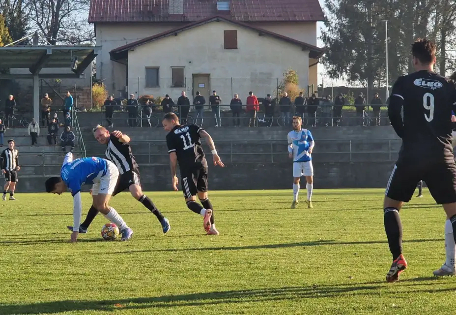 SFK ELKO Holešov A : FC Vsetín