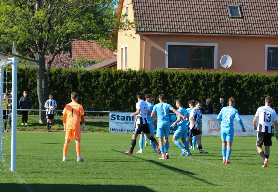 Tatran Všechovice : SFK ELKO Holešov A 4:2 (1:1)