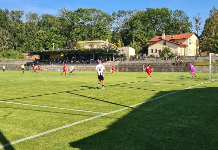 SFK ELKO Holešov A : FC TVD Slavičín