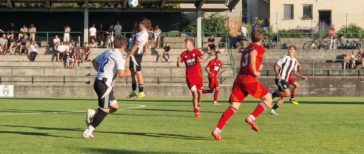 SFK ELKO Holešov A : FC TVD Slavičín 1:3 (1:0)