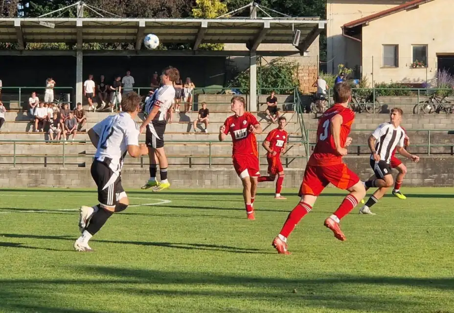 SFK ELKO Holešov A : FC TVD Slavičín 1:3 (1:0)